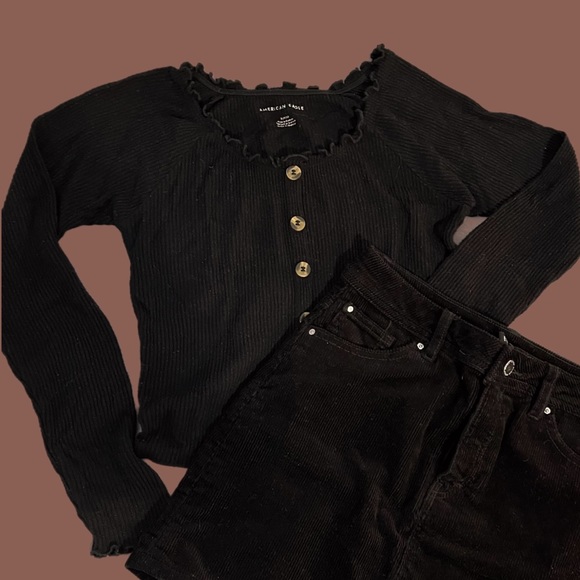 Ribbed Lettuce Hem Button Top - Picture 2 of 3